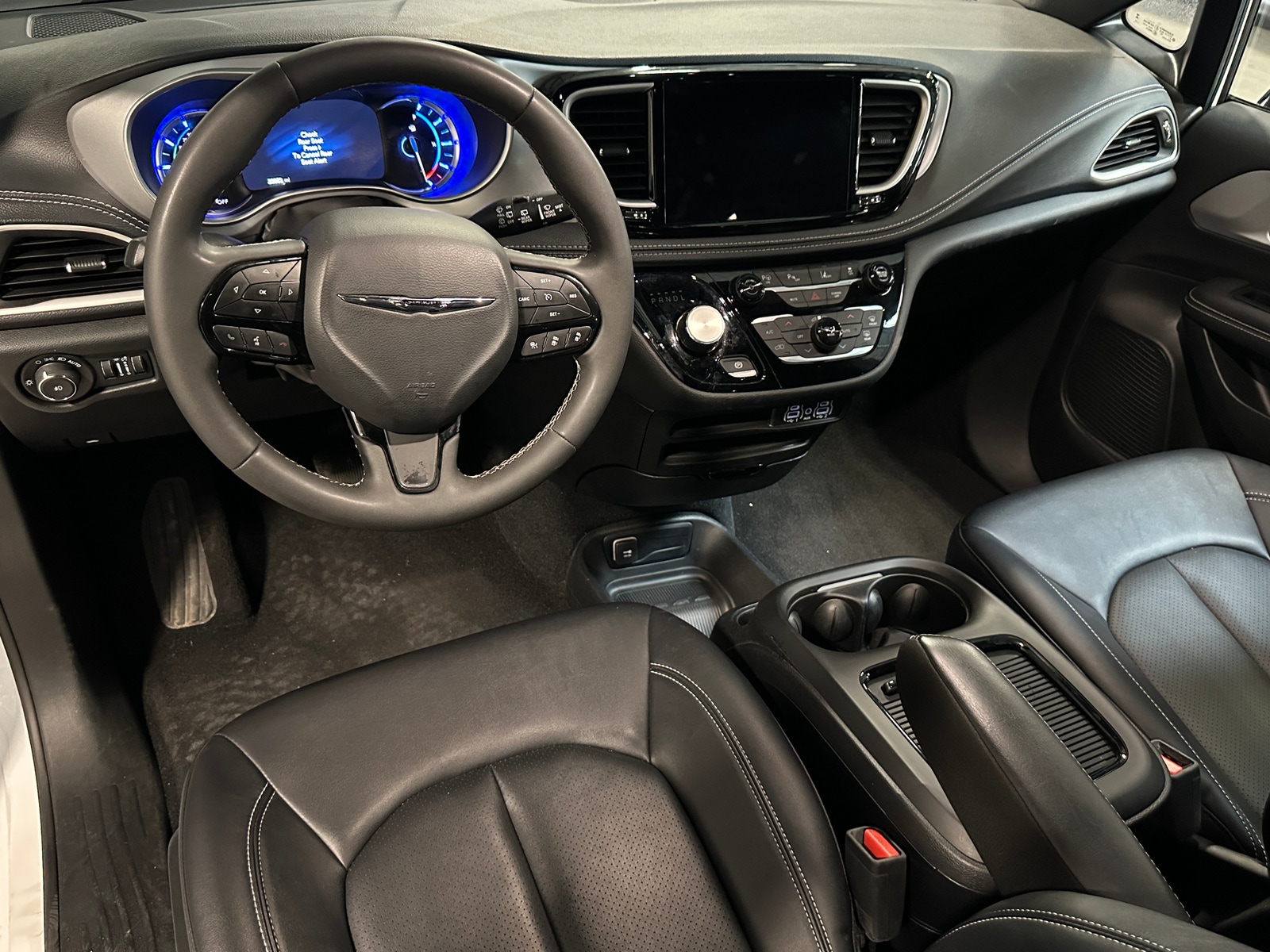 Thumbnail: 2024 Chrysler Pacifica - 2