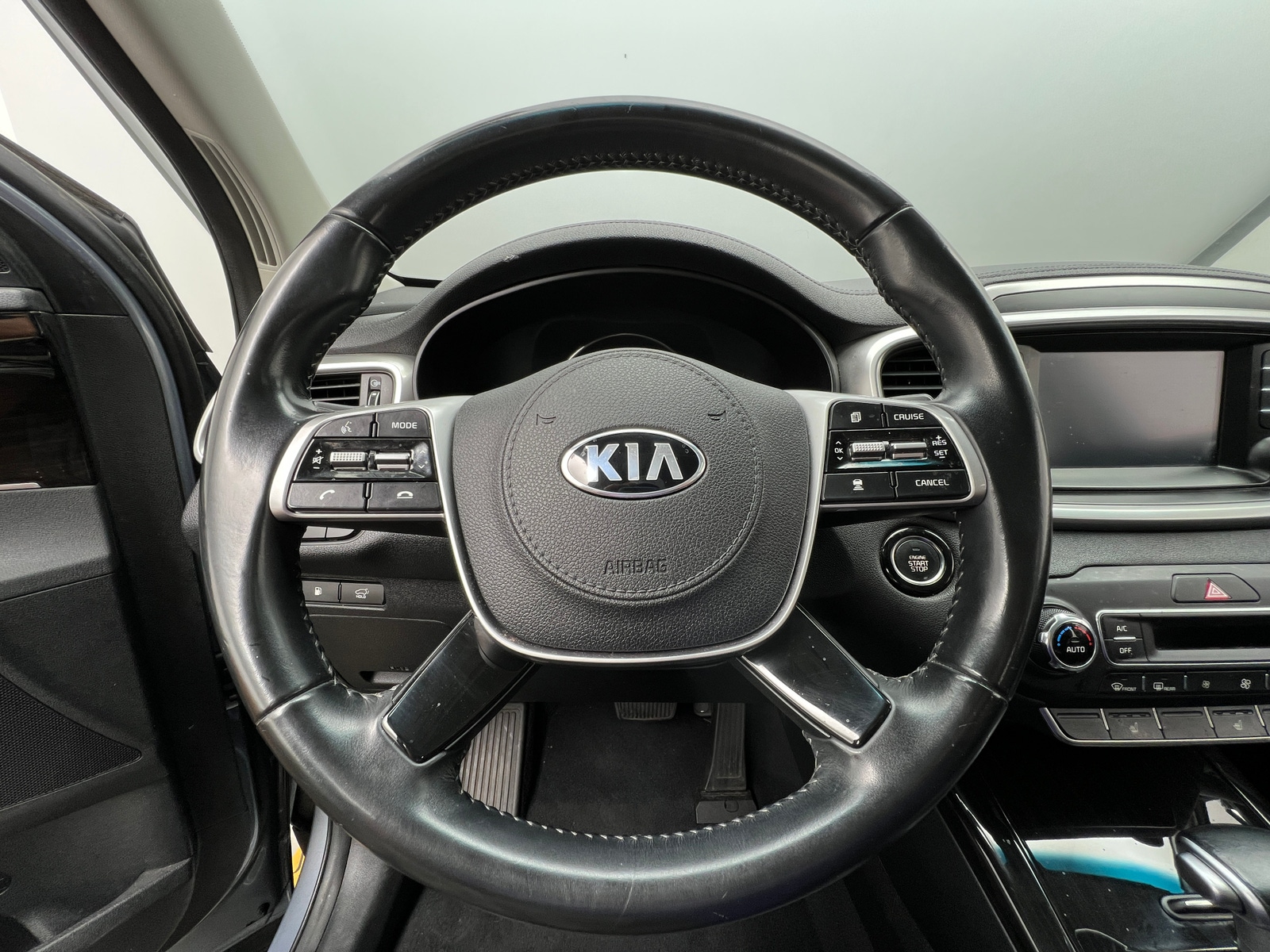 Thumbnail: 2020 Kia Sorento - 4