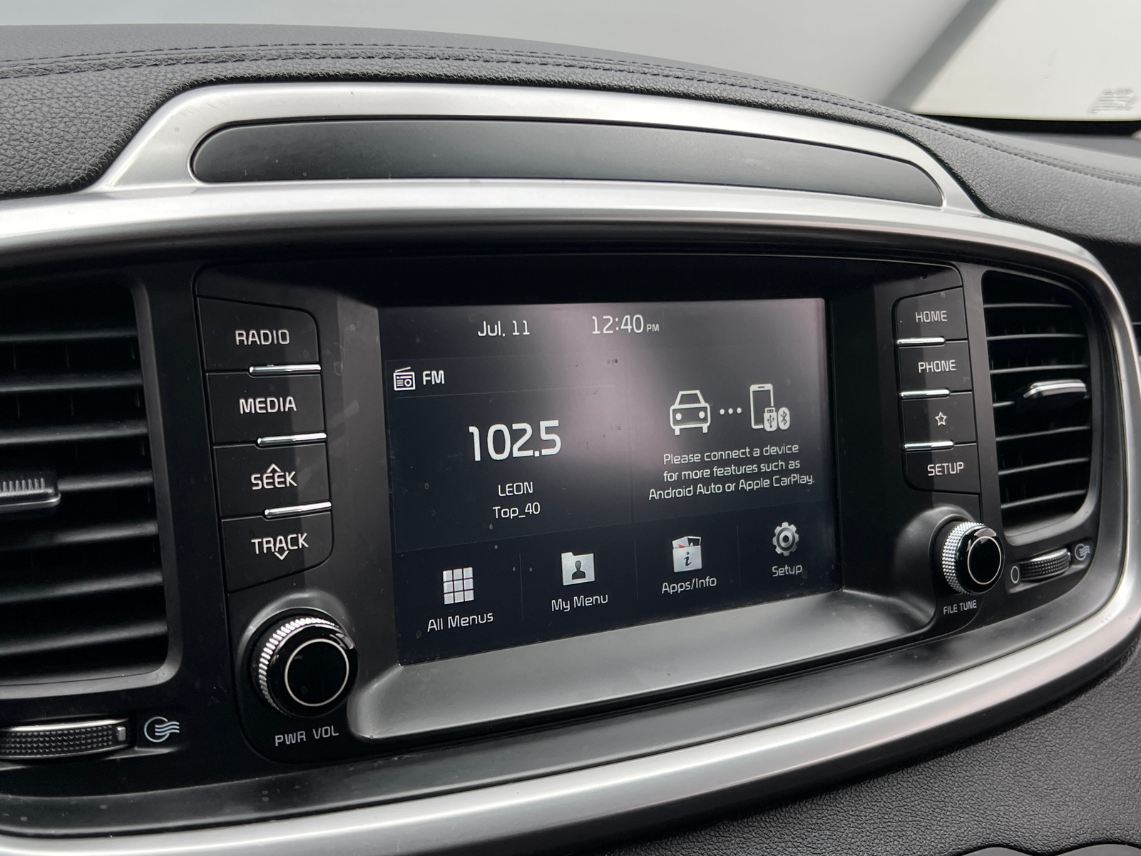 Thumbnail: 2020 Kia Sorento - 3