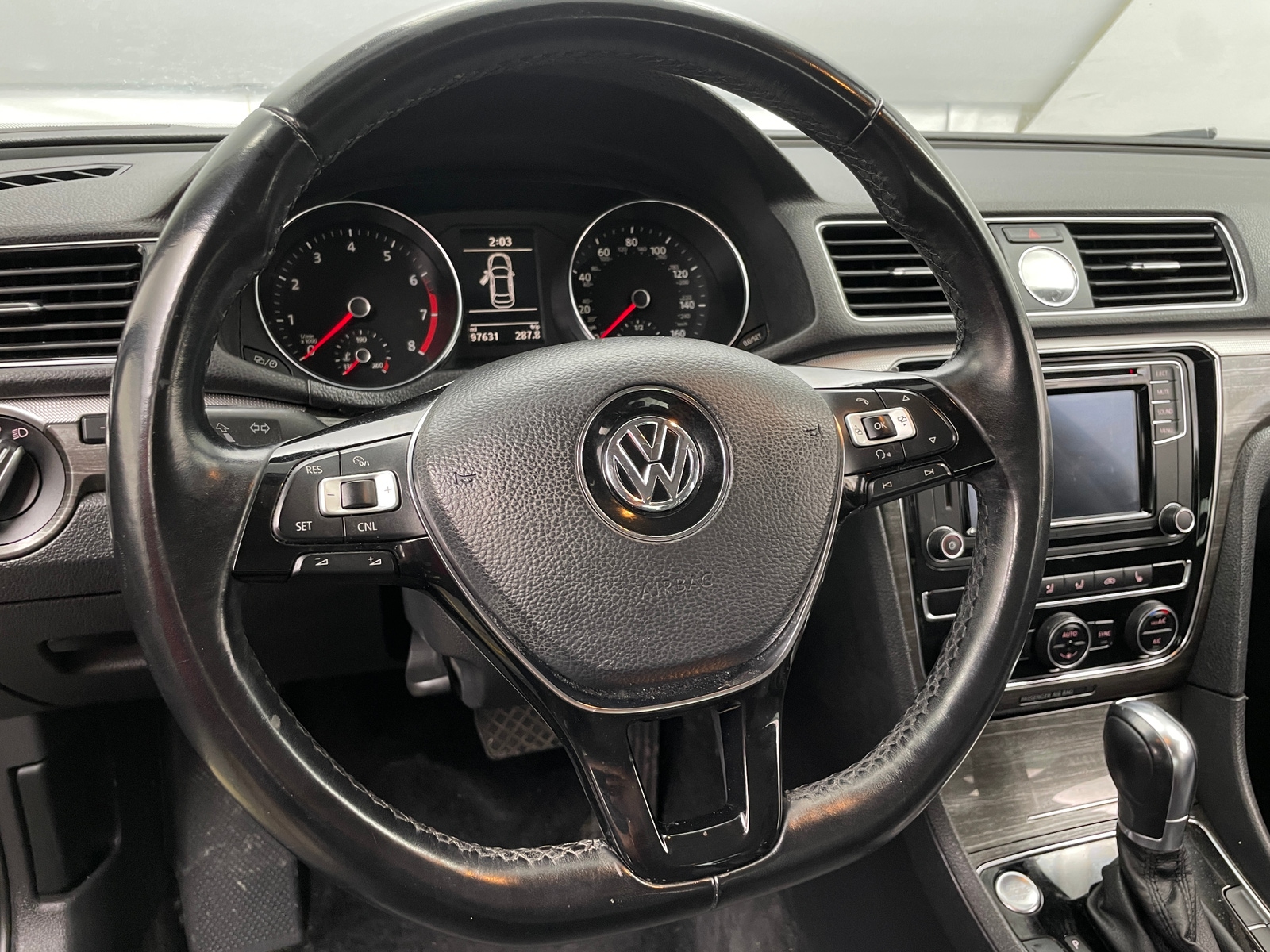 Thumbnail: 2017 Volkswagen Passat - 4