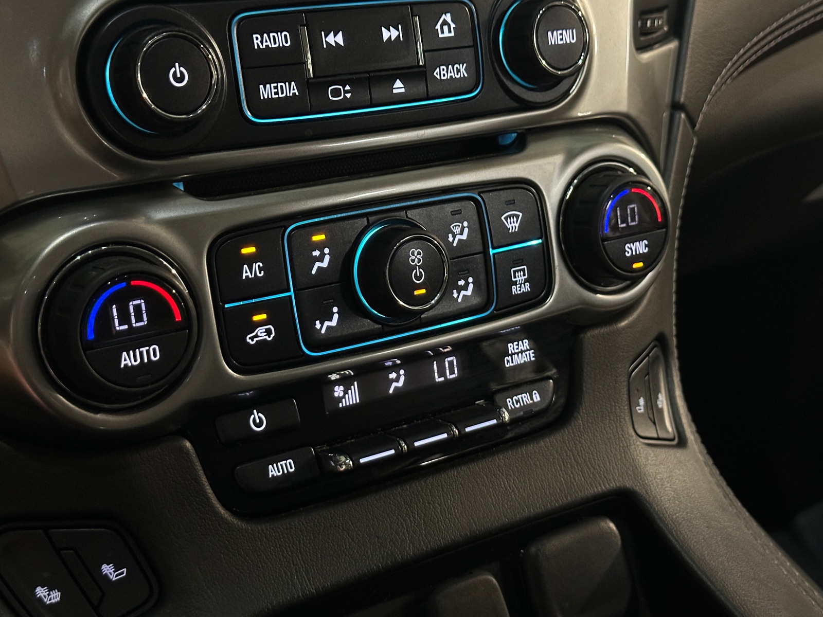 Thumbnail: 2020 Chevrolet Tahoe - 3