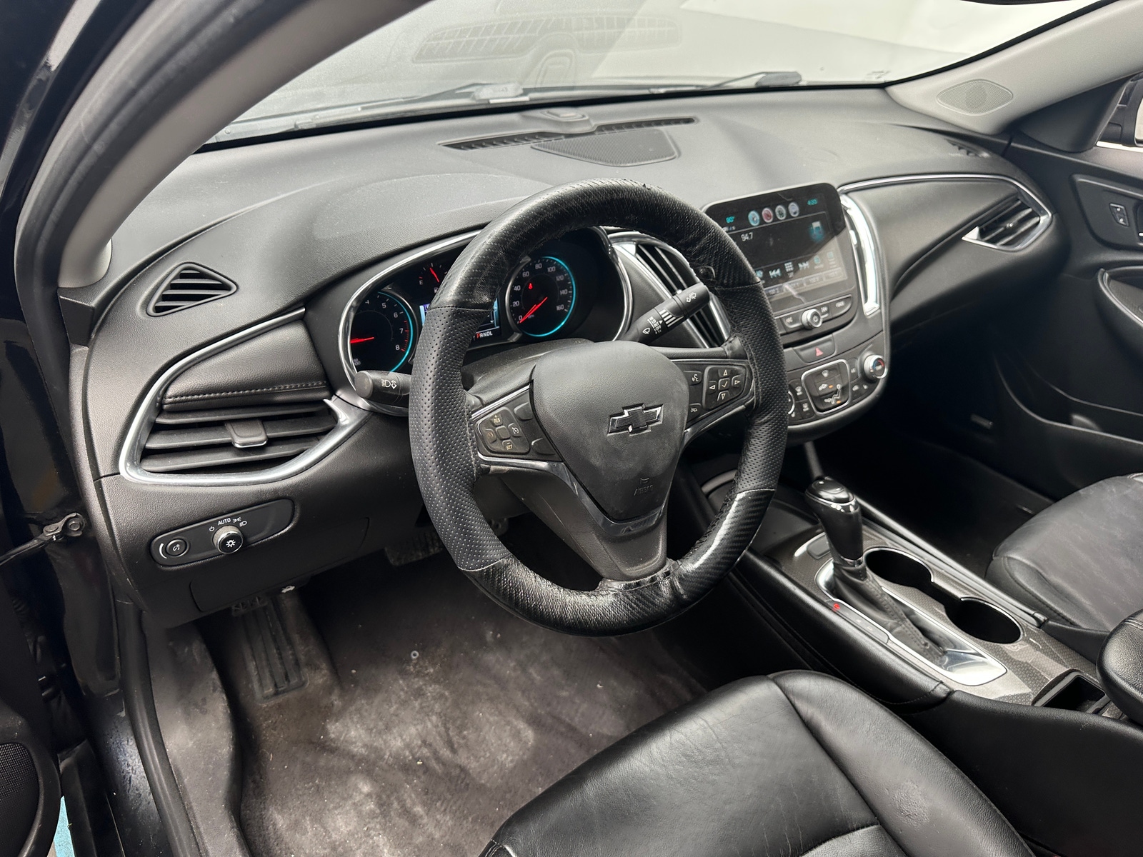 Thumbnail: 2017 Chevrolet Malibu - 3