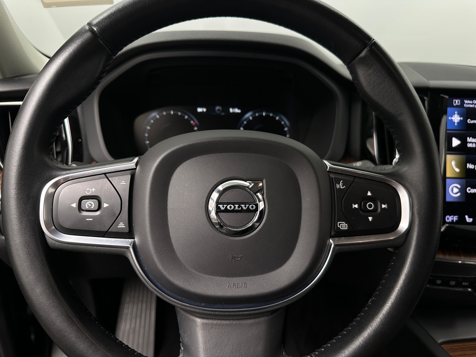 Thumbnail: 2021 Volvo XC60 - 4