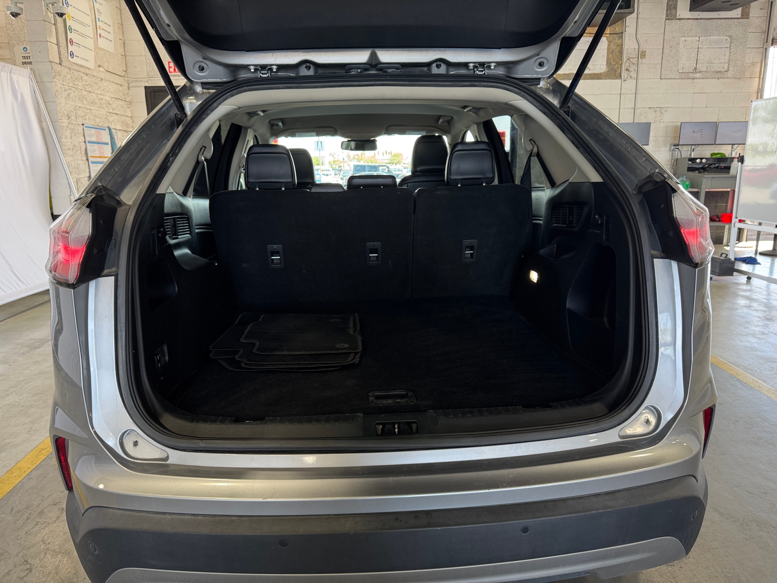 Thumbnail: 2023 Ford Edge - 6