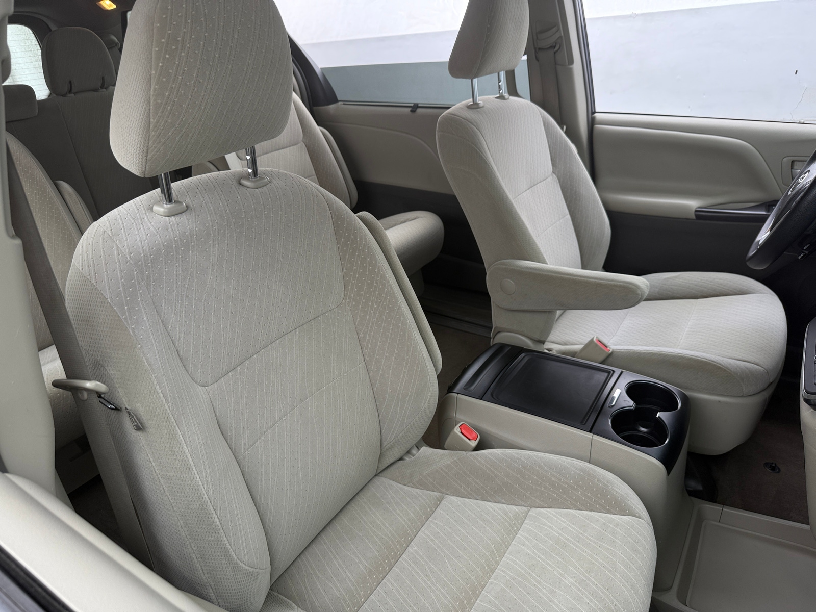 Thumbnail: 2018 Toyota Sienna - 2