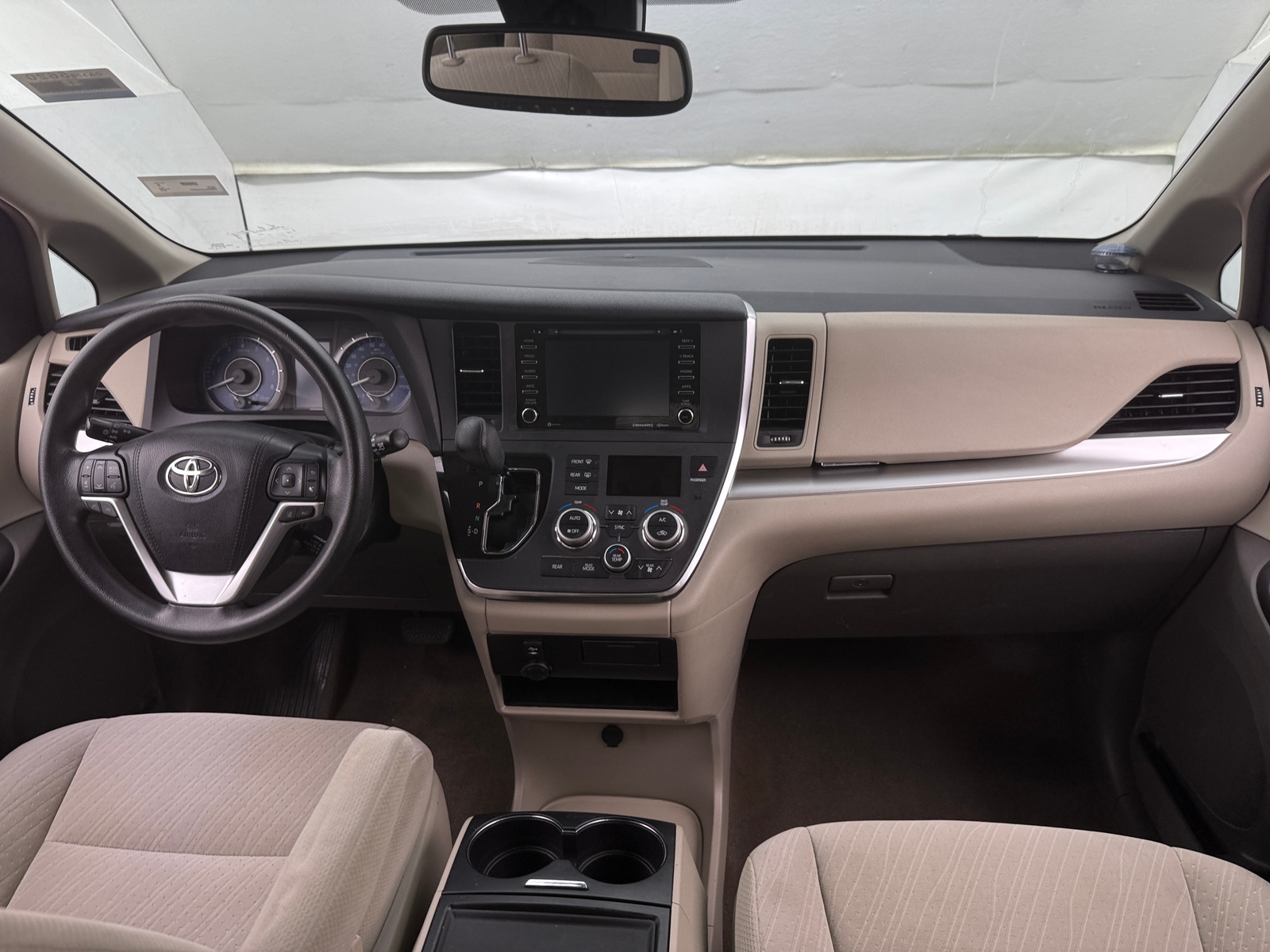 Thumbnail: 2018 Toyota Sienna - 3