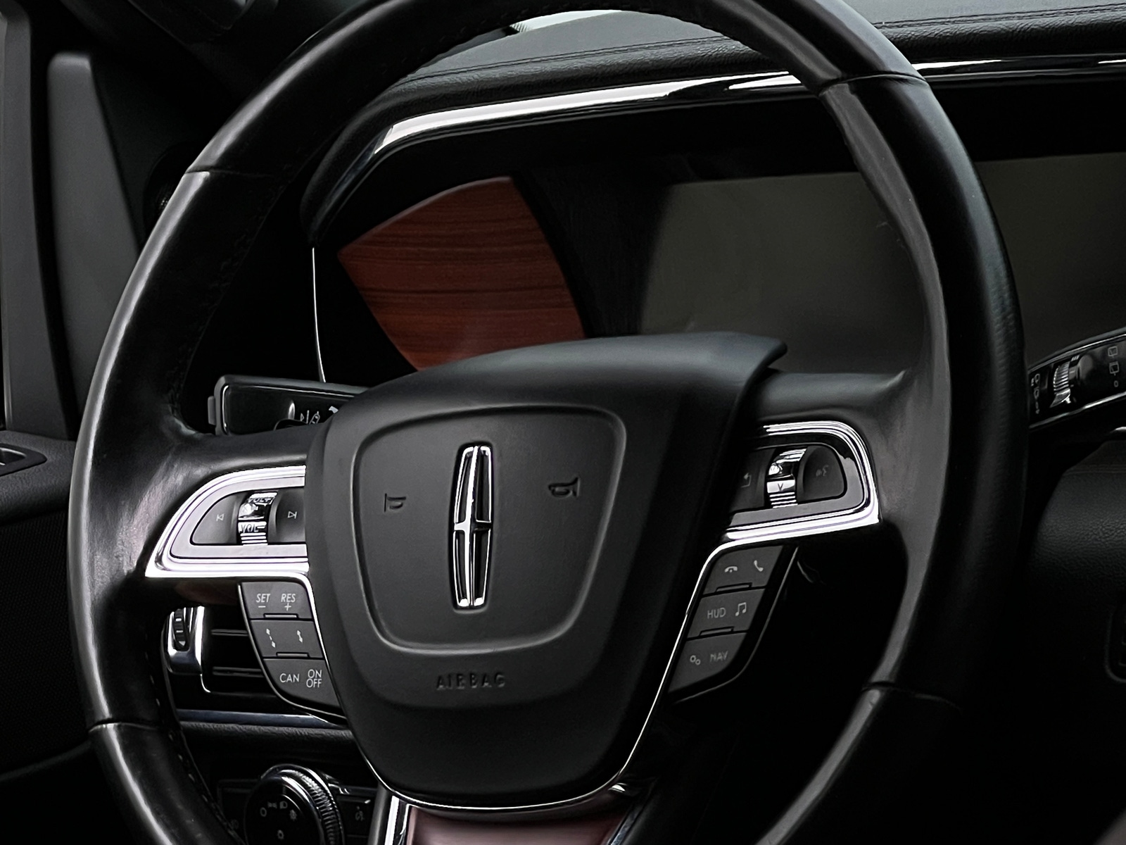 Thumbnail: 2020 Lincoln Navigator L - 4