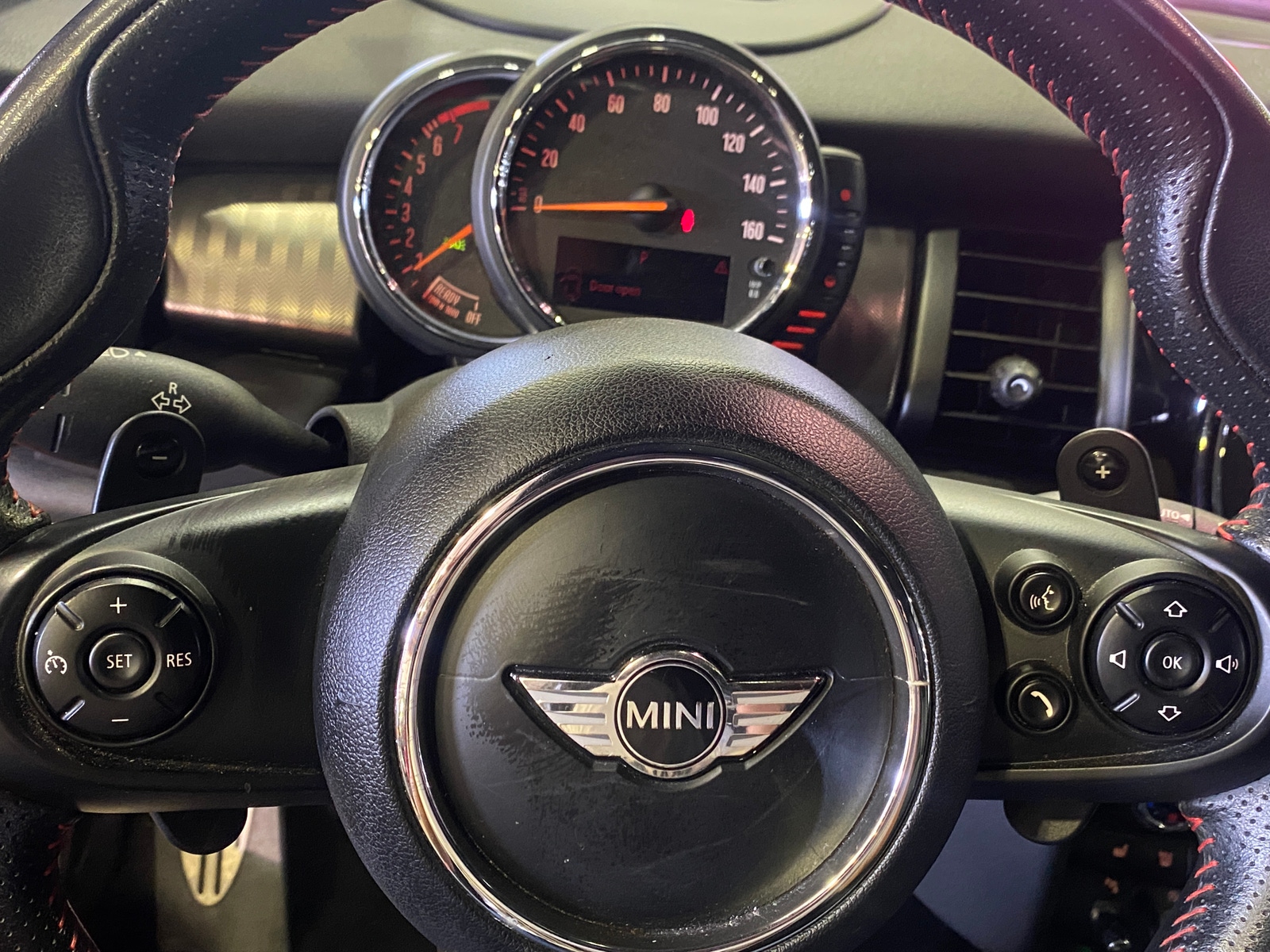 Thumbnail: 2015 MINI Cooper Hardtop - 4