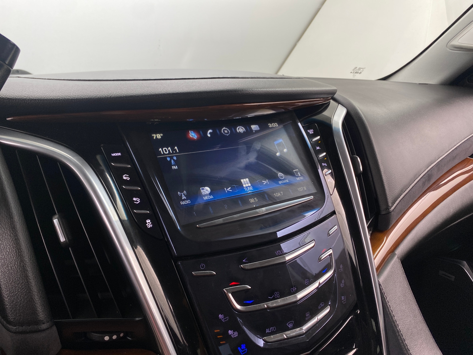 Thumbnail: 2019 Cadillac Escalade - 3