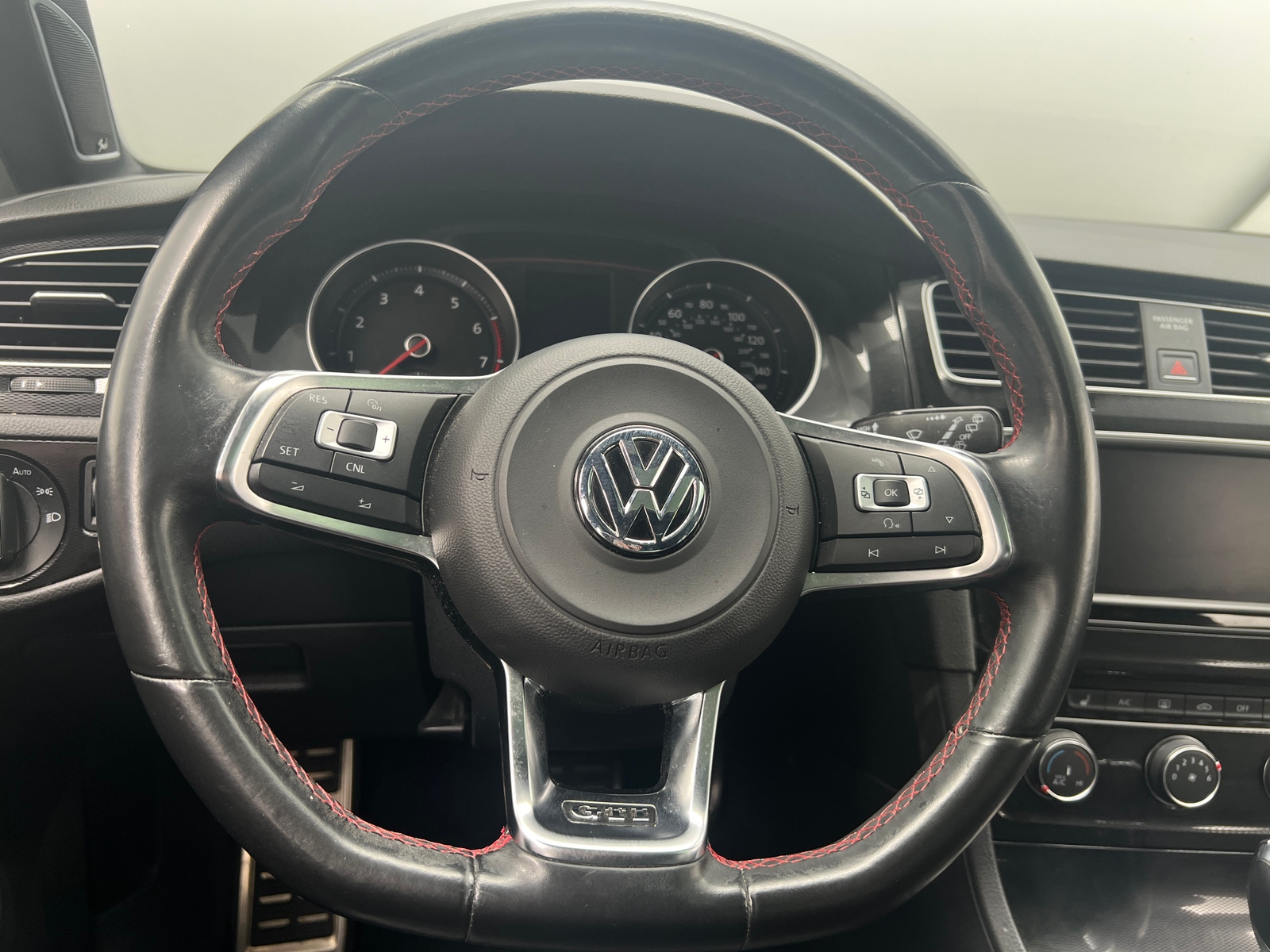 Thumbnail: 2016 Volkswagen Golf - 5