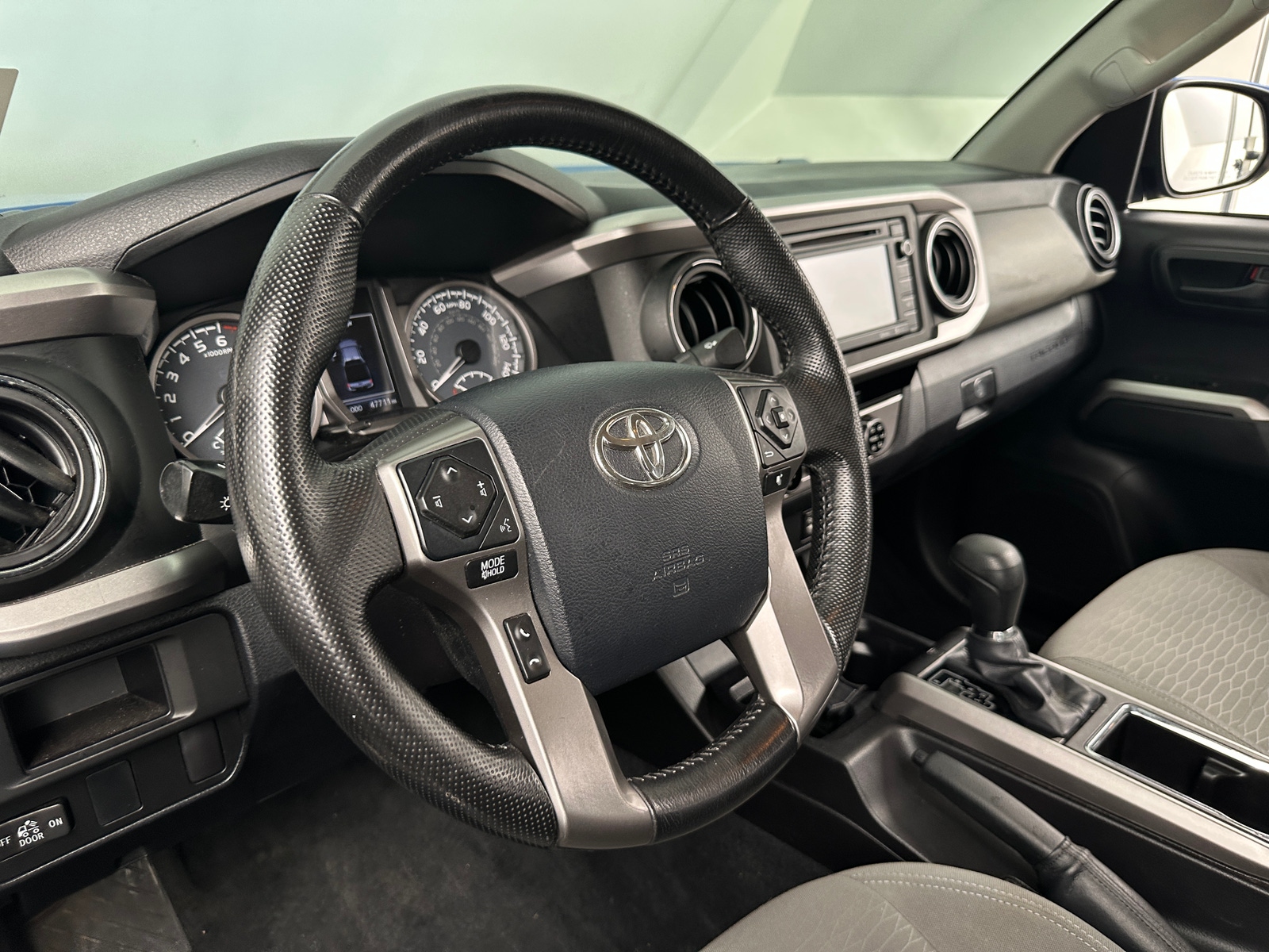 Thumbnail: 2016 Toyota Tacoma - 5