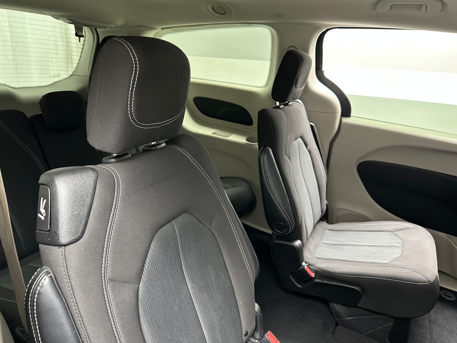 Thumbnail: 2023 Chrysler Voyager - 6