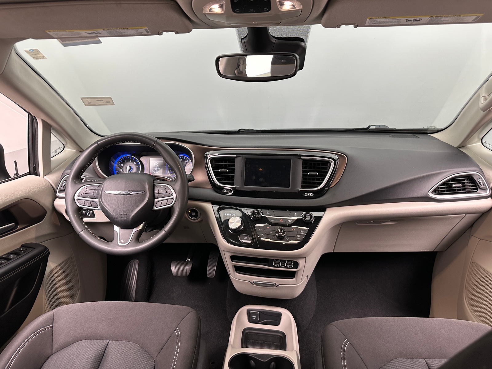 Thumbnail: 2023 Chrysler Voyager - 3