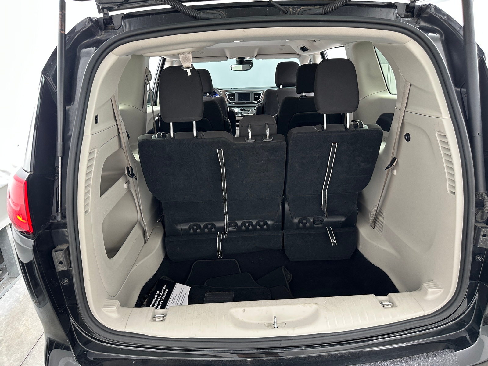 Thumbnail: 2023 Chrysler Voyager - 7