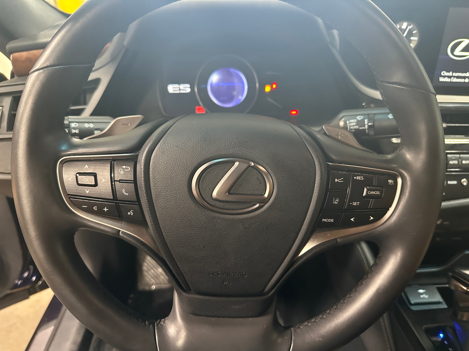 Thumbnail: 2022 Lexus ES - 4