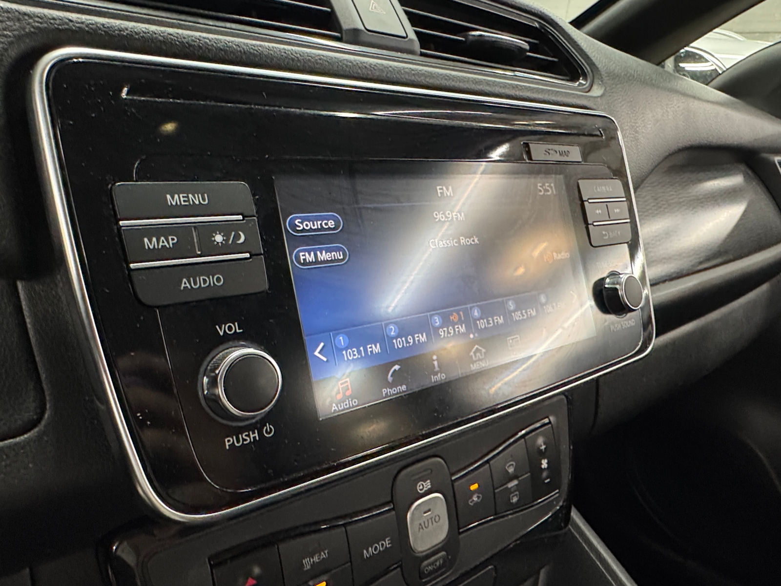 Thumbnail: 2019 Nissan Leaf - 4