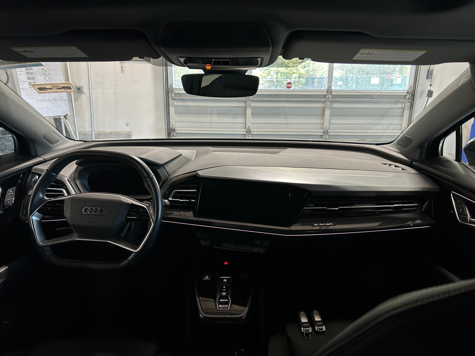 Thumbnail: 2022 Audi Q4 e-tron - 2