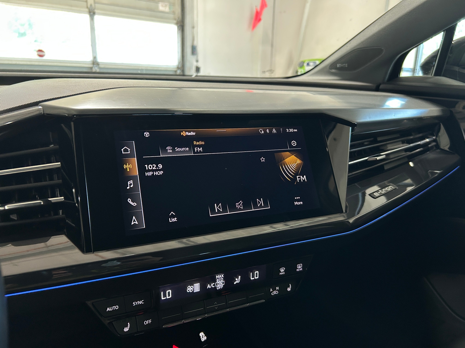 Thumbnail: 2022 Audi Q4 e-tron - 3