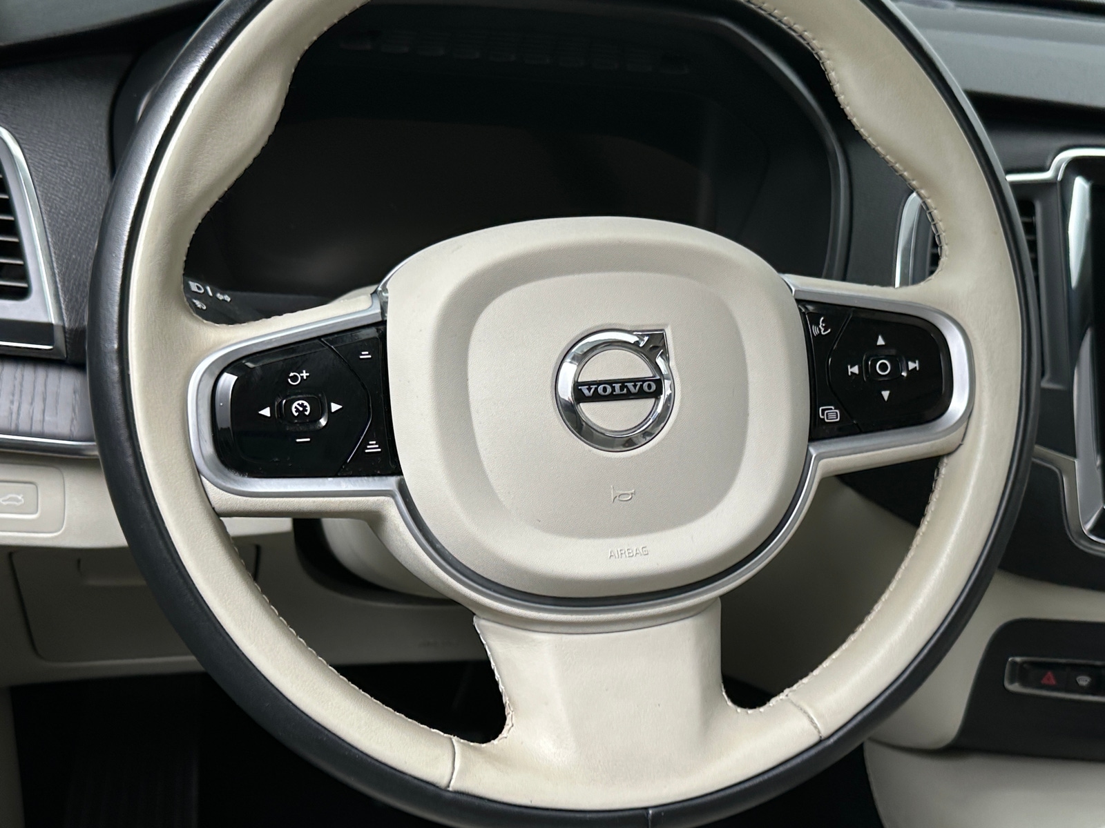 Thumbnail: 2020 Volvo XC90 - 4