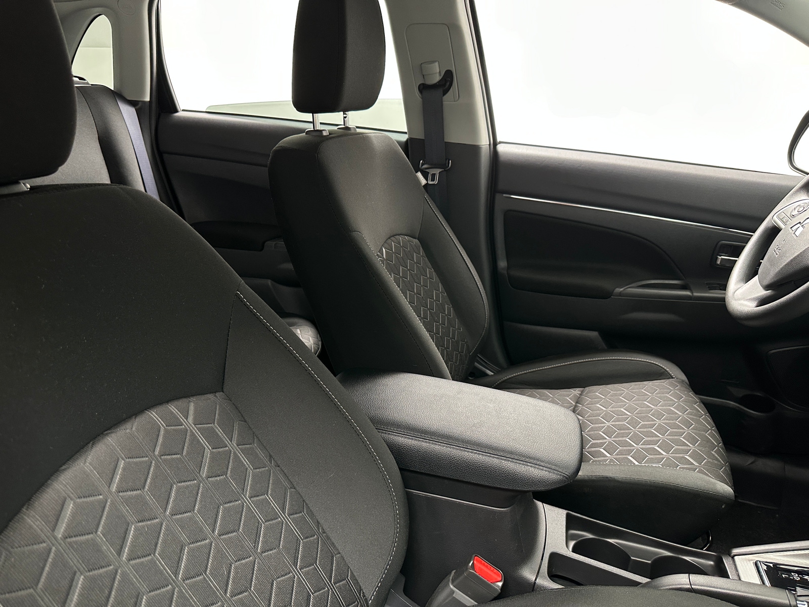 Thumbnail: 2023 Mitsubishi Outlander Sport - 2