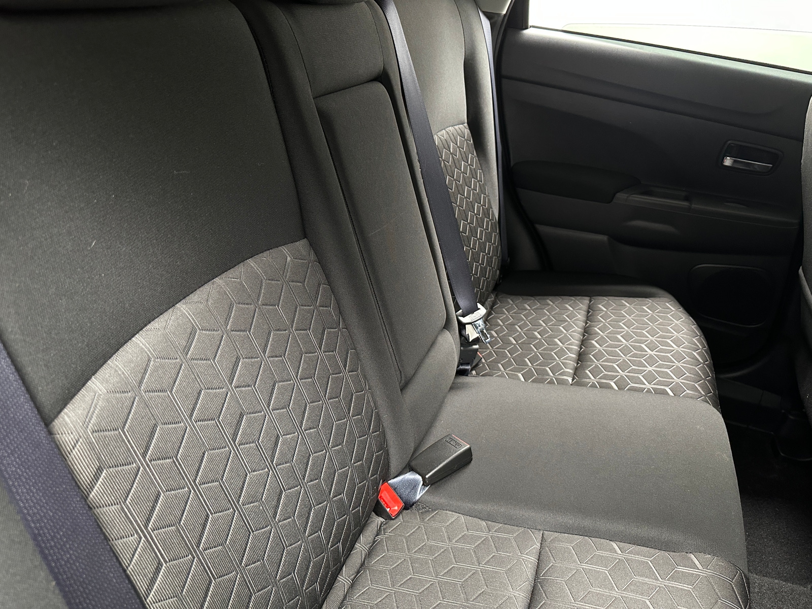 Thumbnail: 2023 Mitsubishi Outlander Sport - 6