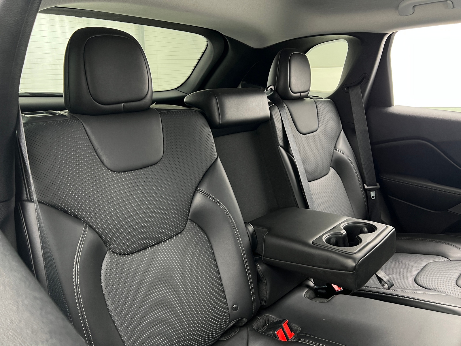 Thumbnail: 2019 Jeep Cherokee - 5