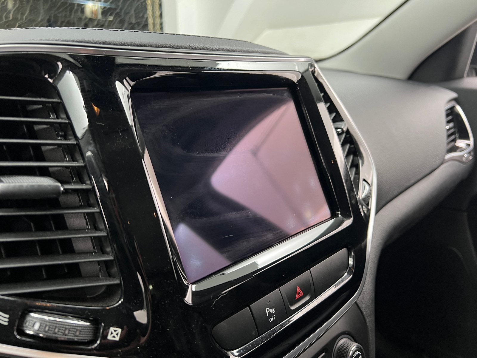 Thumbnail: 2019 Jeep Cherokee - 3
