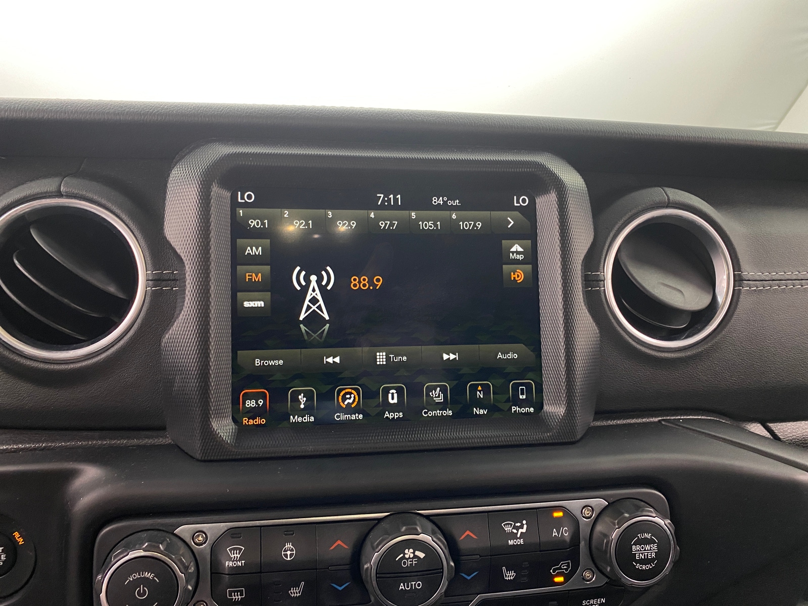 Thumbnail: 2019 Jeep Wrangler - 3
