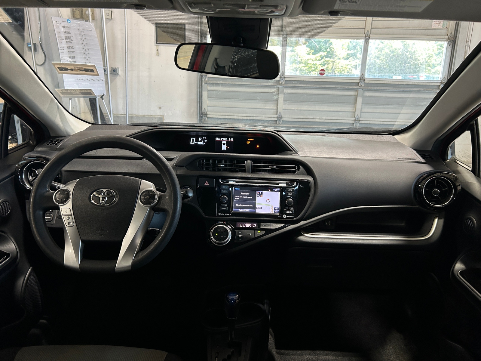 Thumbnail: 2017 Toyota Prius c - 3