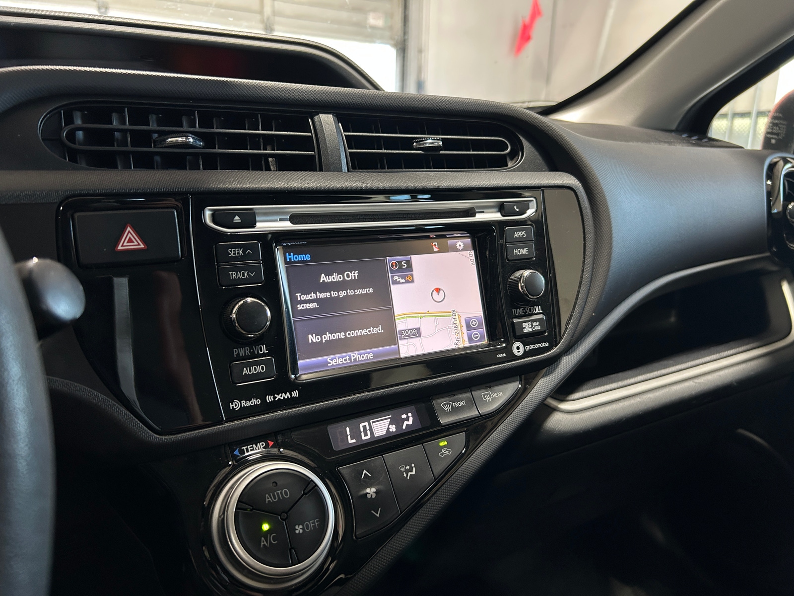 Thumbnail: 2017 Toyota Prius c - 4