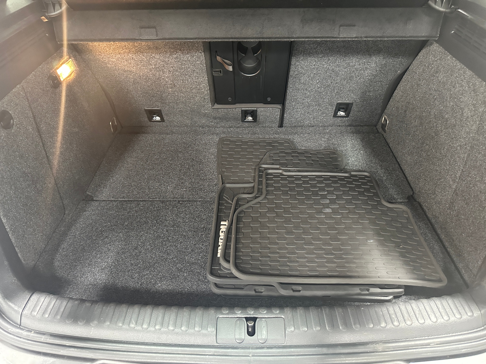Thumbnail: 2018 Volkswagen Tiguan - 7