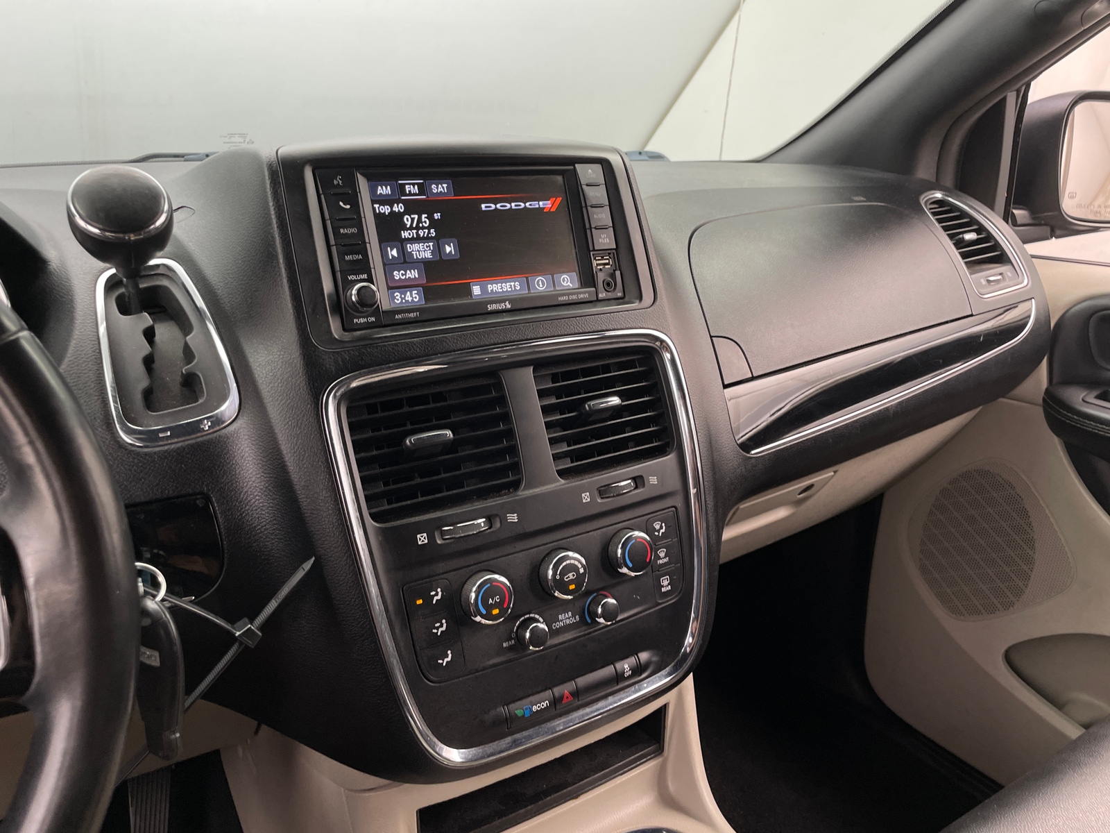Thumbnail: 2019 Dodge Grand Caravan - 3