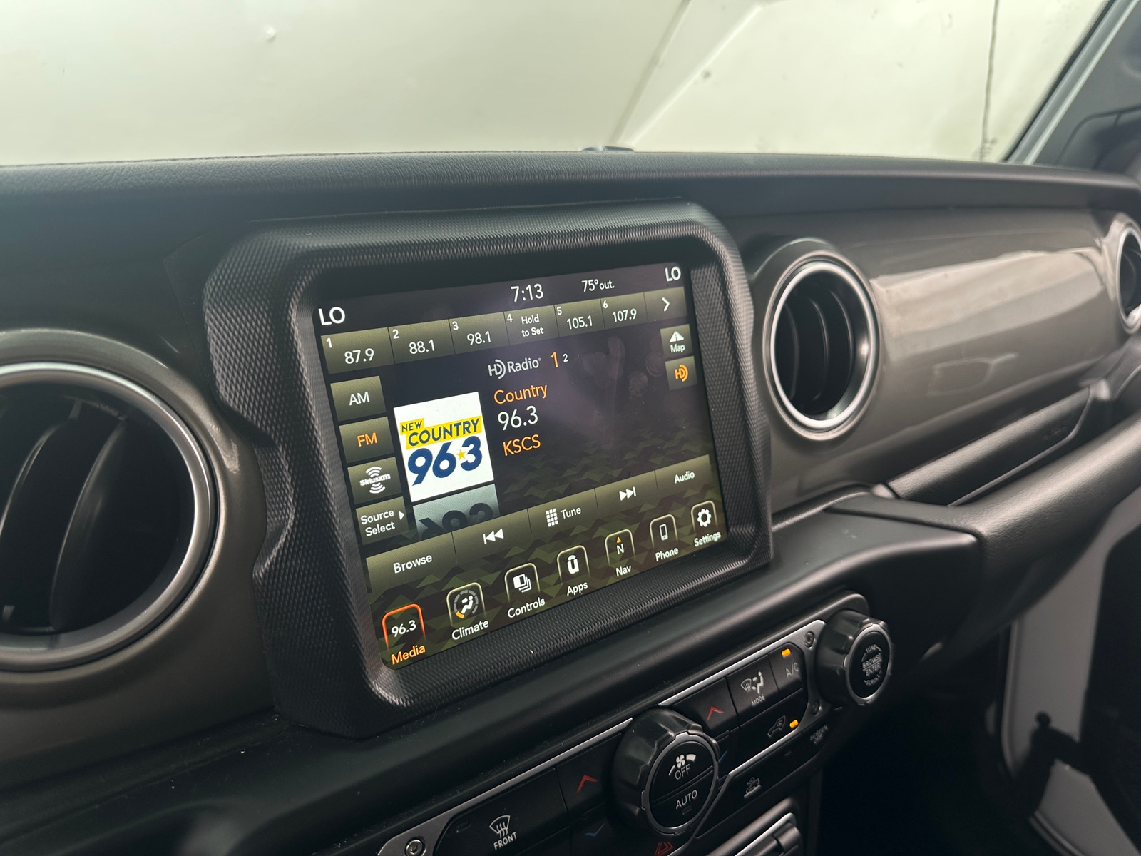 Thumbnail: 2023 Jeep Gladiator - 4
