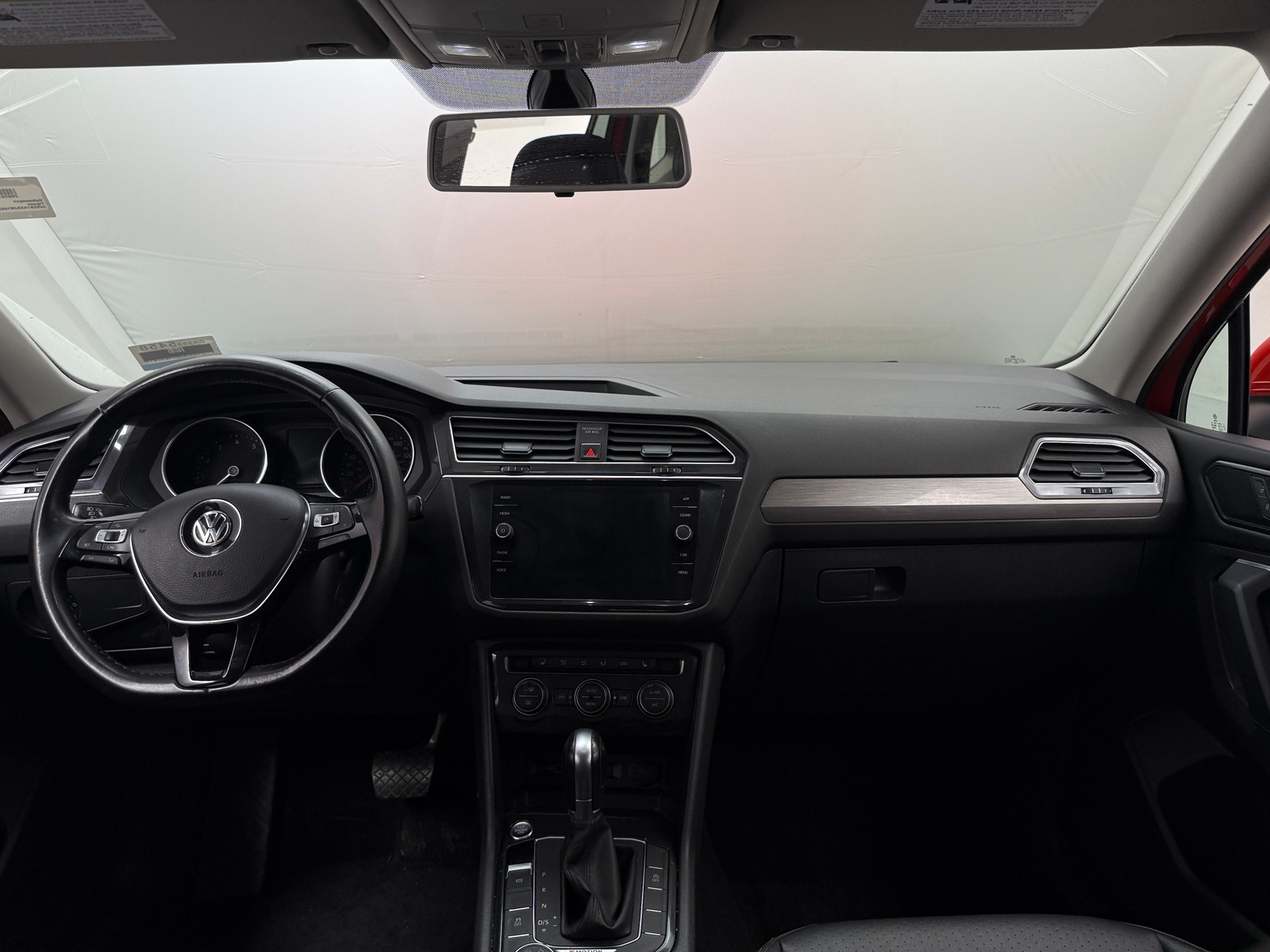 Thumbnail: 2018 Volkswagen Tiguan - 2