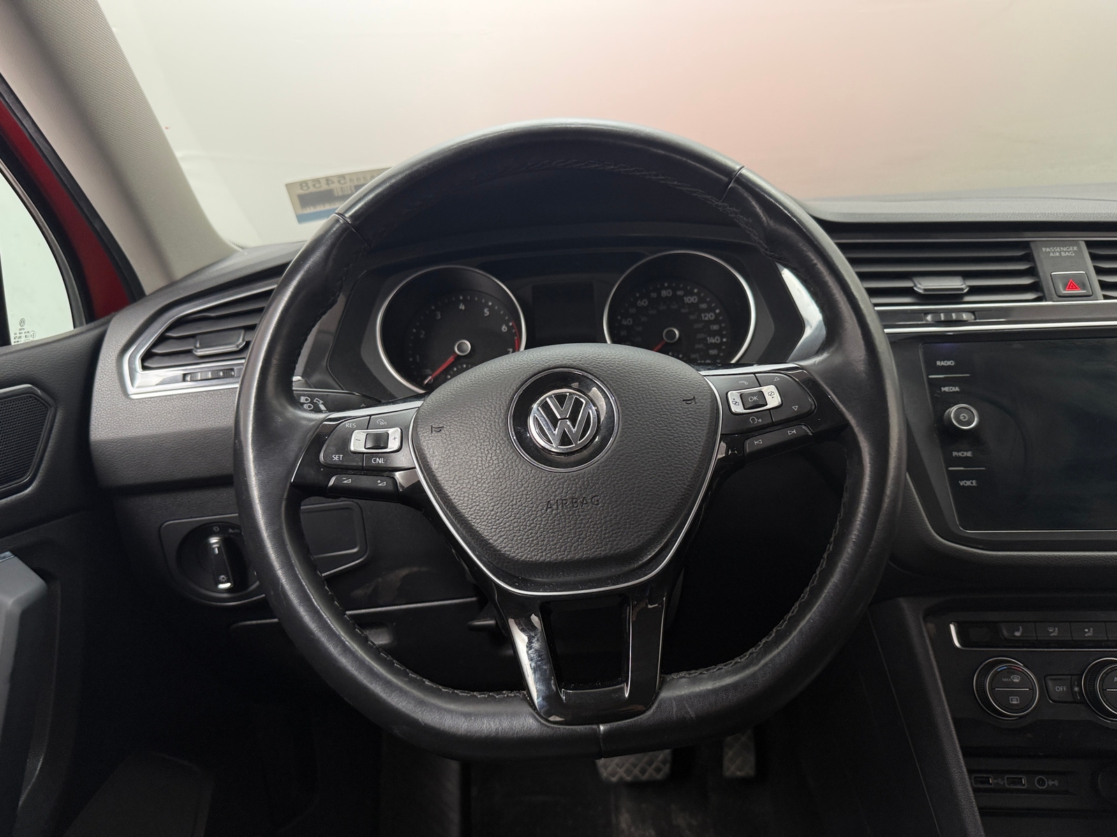 Thumbnail: 2018 Volkswagen Tiguan - 4