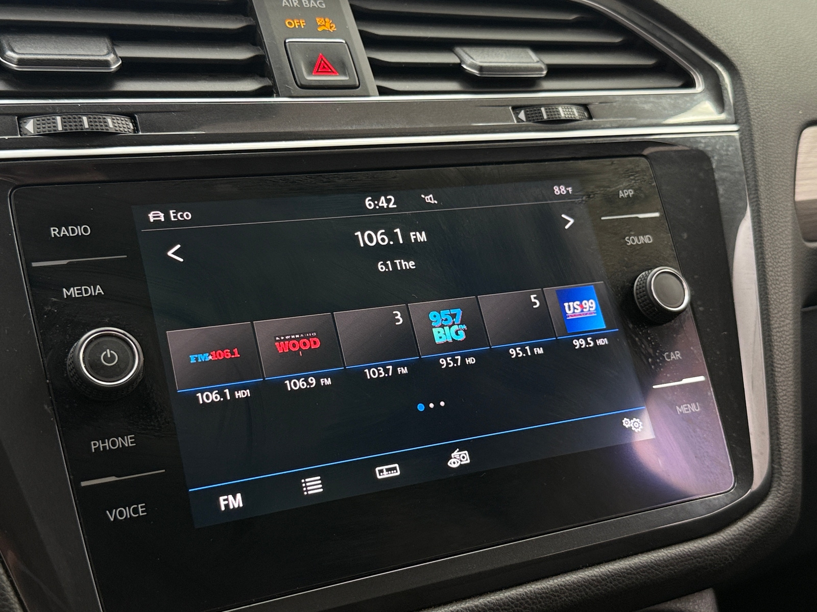 Thumbnail: 2018 Volkswagen Tiguan - 3