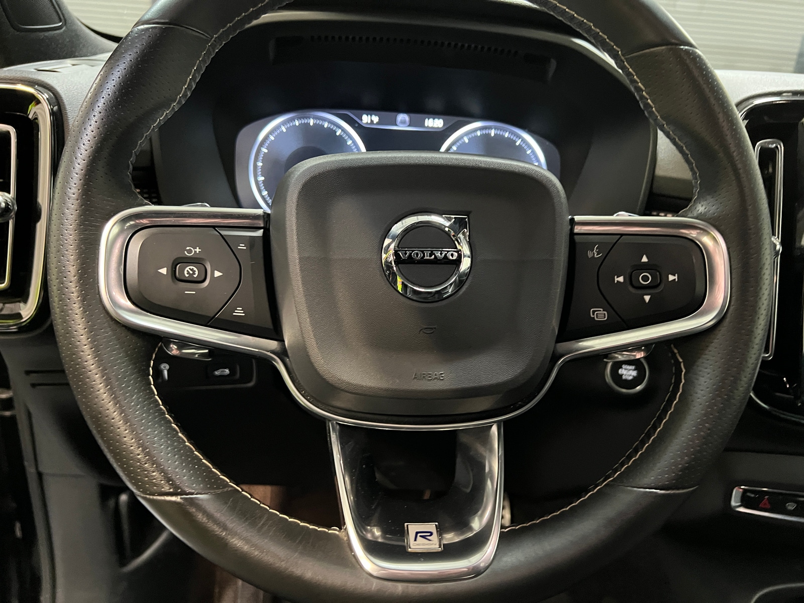 Thumbnail: 2019 Volvo XC40 - 4