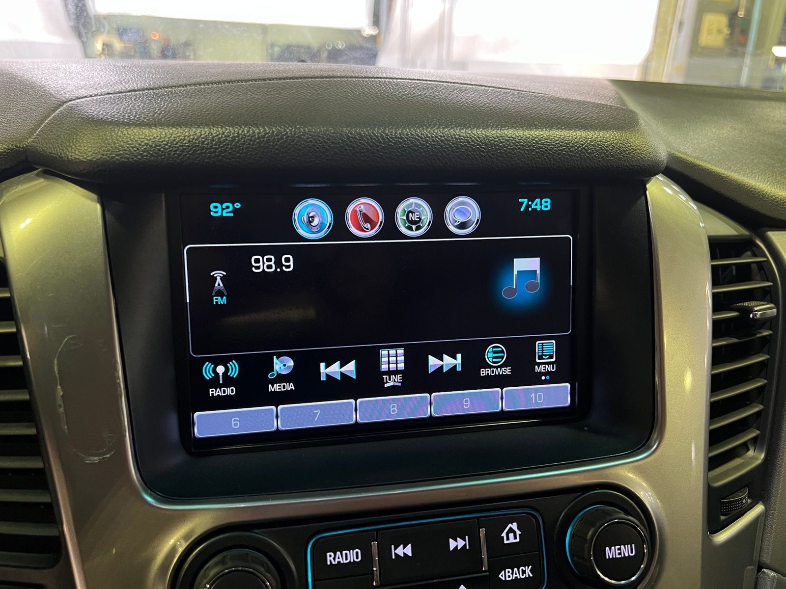Thumbnail: 2018 Chevrolet Tahoe - 3