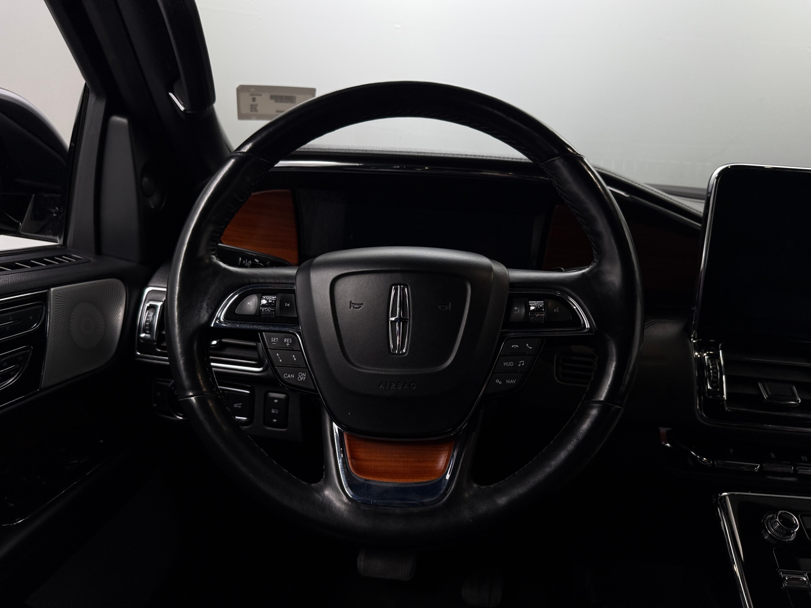 Thumbnail: 2018 Lincoln Navigator - 4