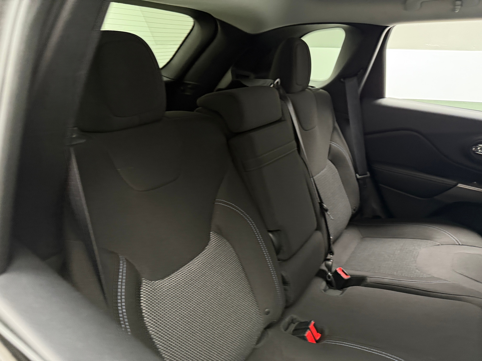 Thumbnail: 2019 Jeep Cherokee - 6