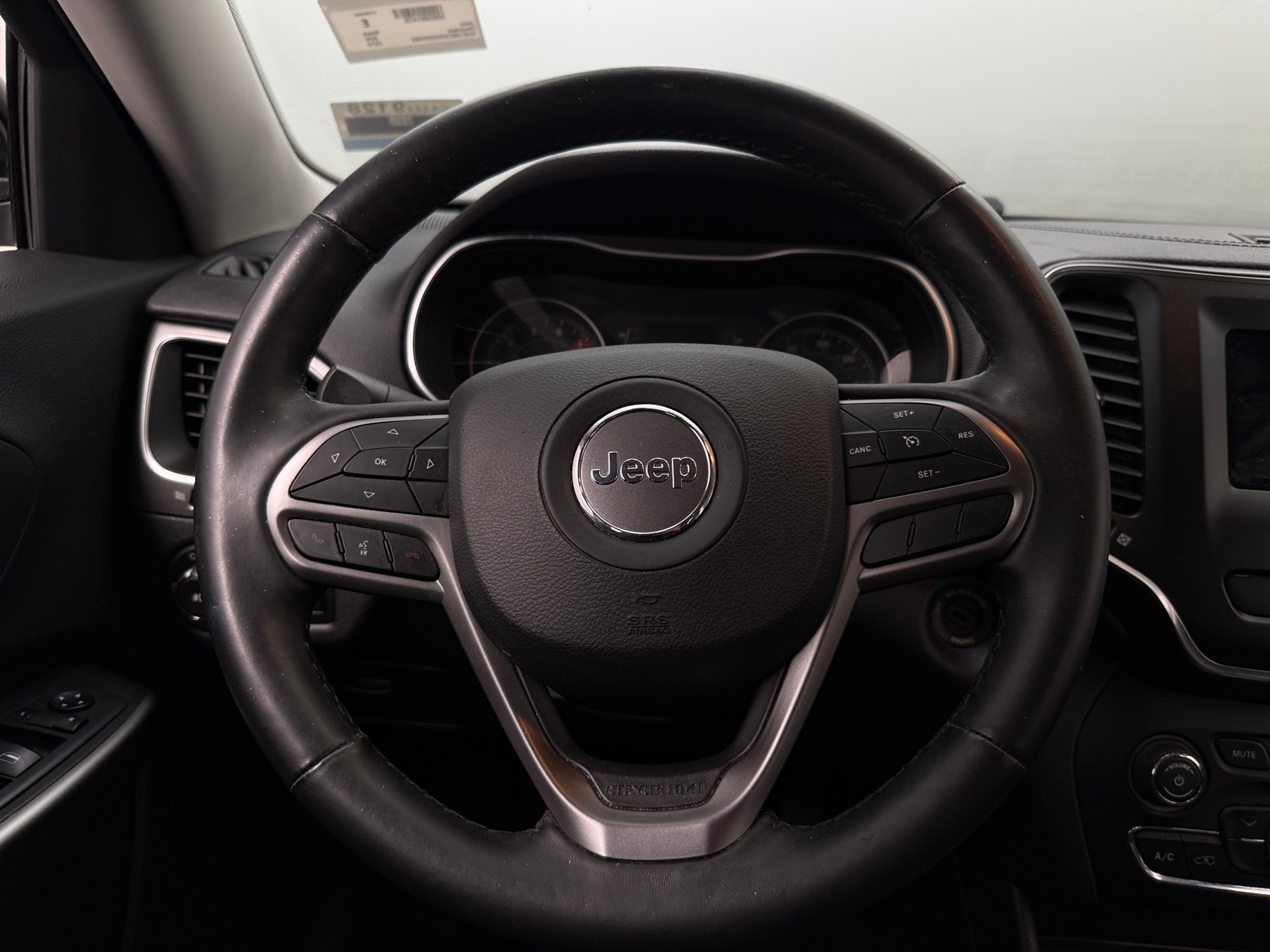 Thumbnail: 2019 Jeep Cherokee - 5