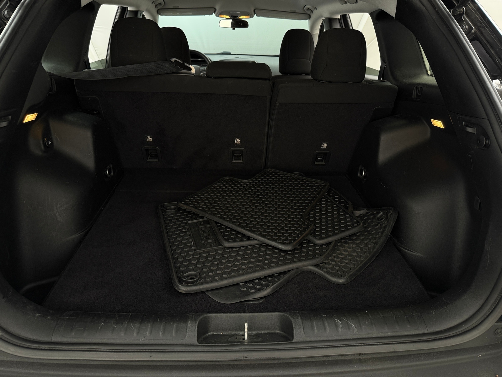 Thumbnail: 2019 Jeep Cherokee - 7