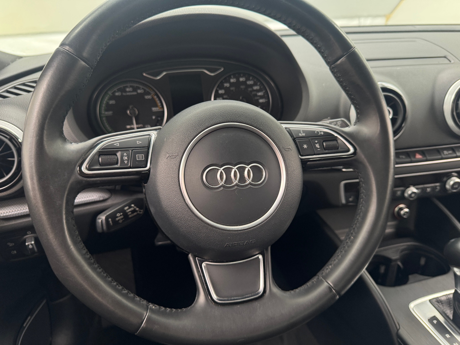 Thumbnail: 2016 Audi A3 e-tron - 4