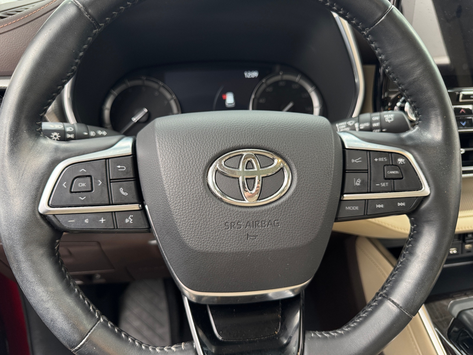 Thumbnail: 2021 Toyota Highlander - 4