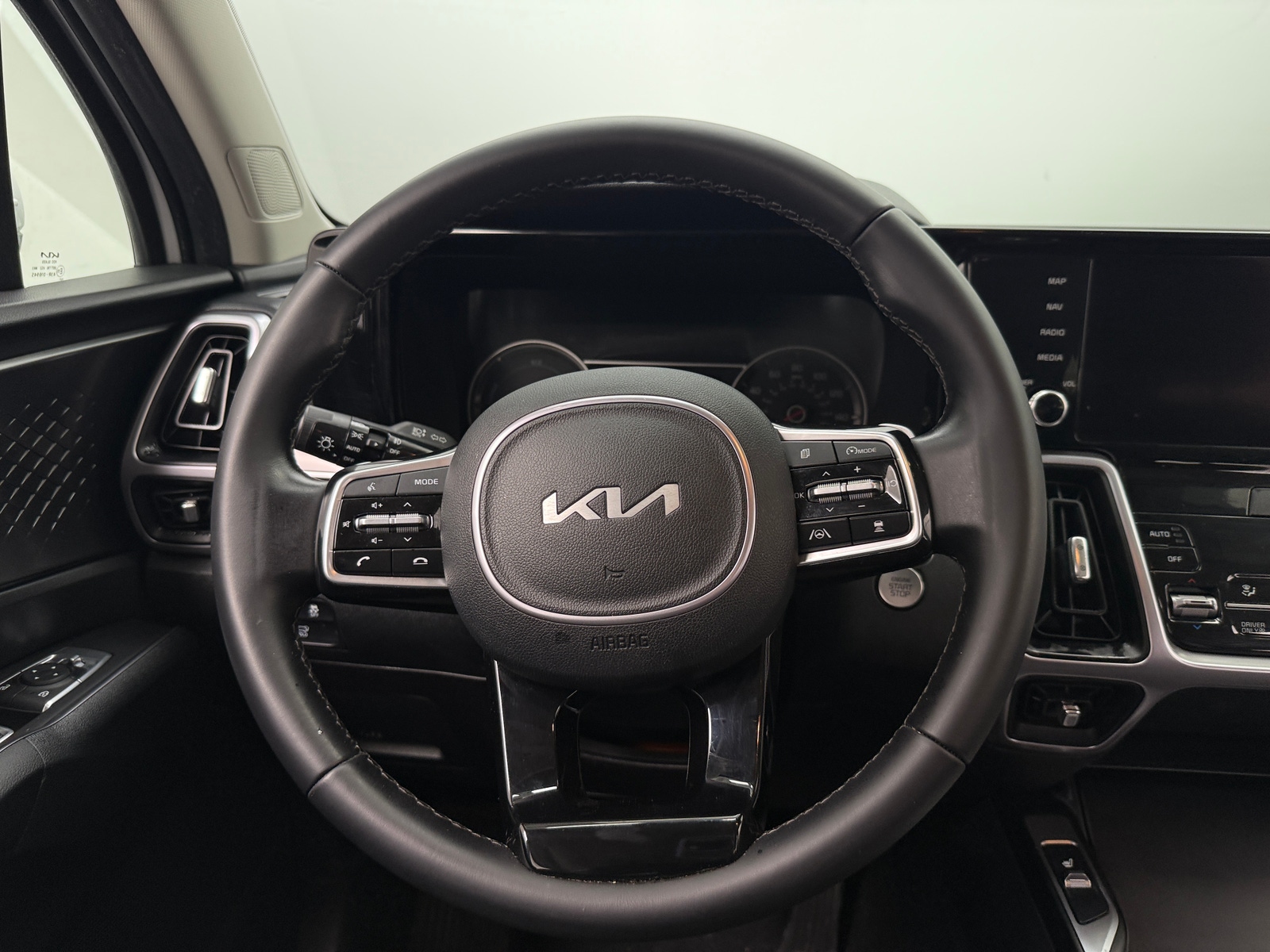 Thumbnail: 2023 Kia Sorento - 5