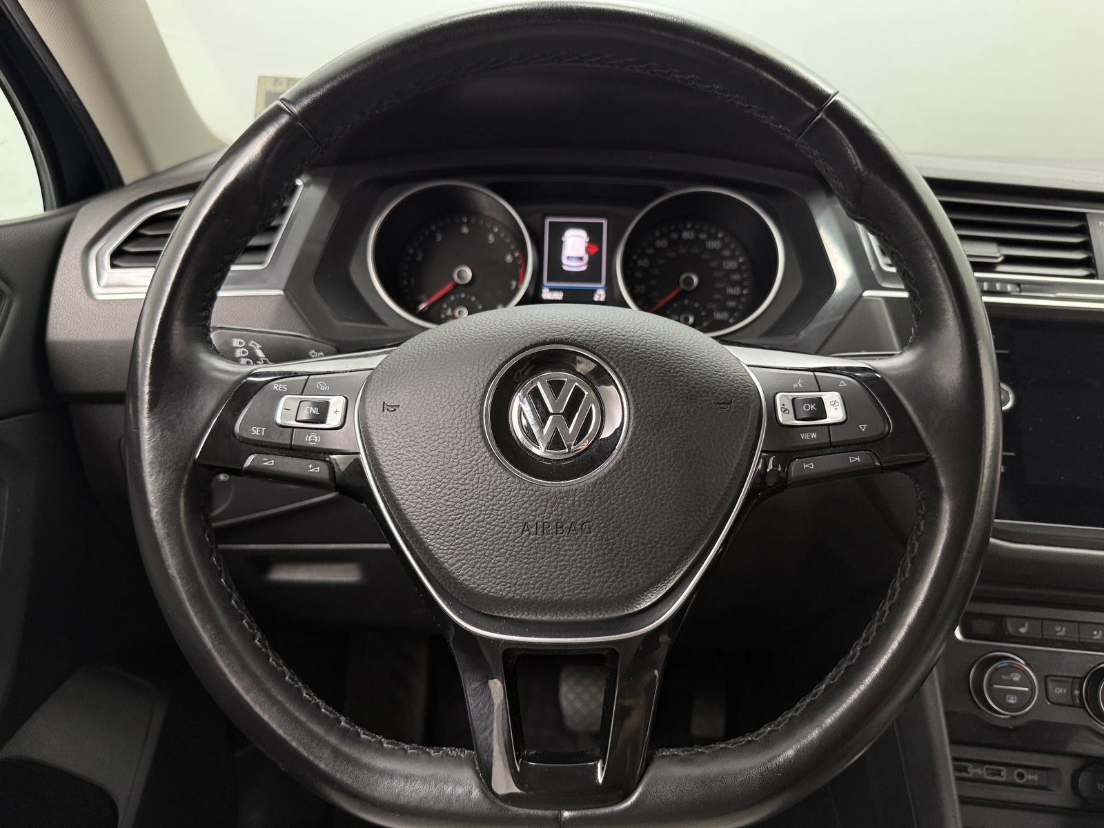 Thumbnail: 2019 Volkswagen Tiguan - 4