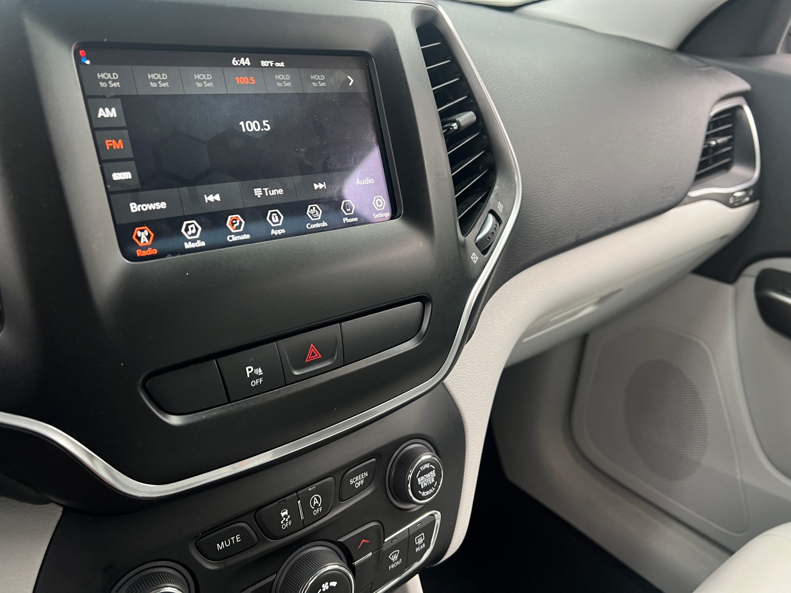 Thumbnail: 2020 Jeep Cherokee - 3