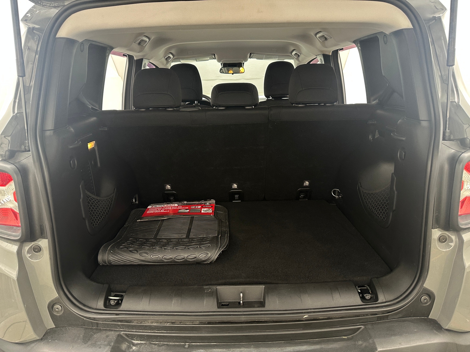Thumbnail: 2020 Jeep Renegade - 7