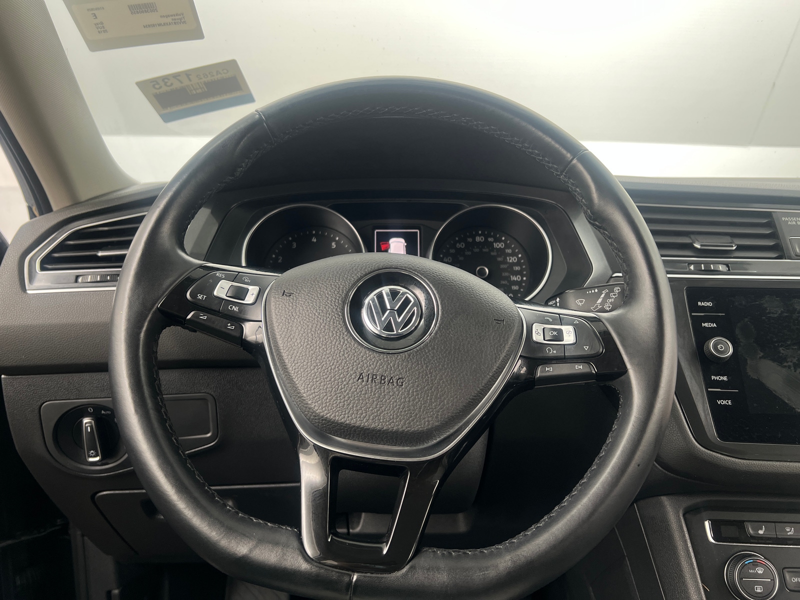 Thumbnail: 2018 Volkswagen Tiguan - 4