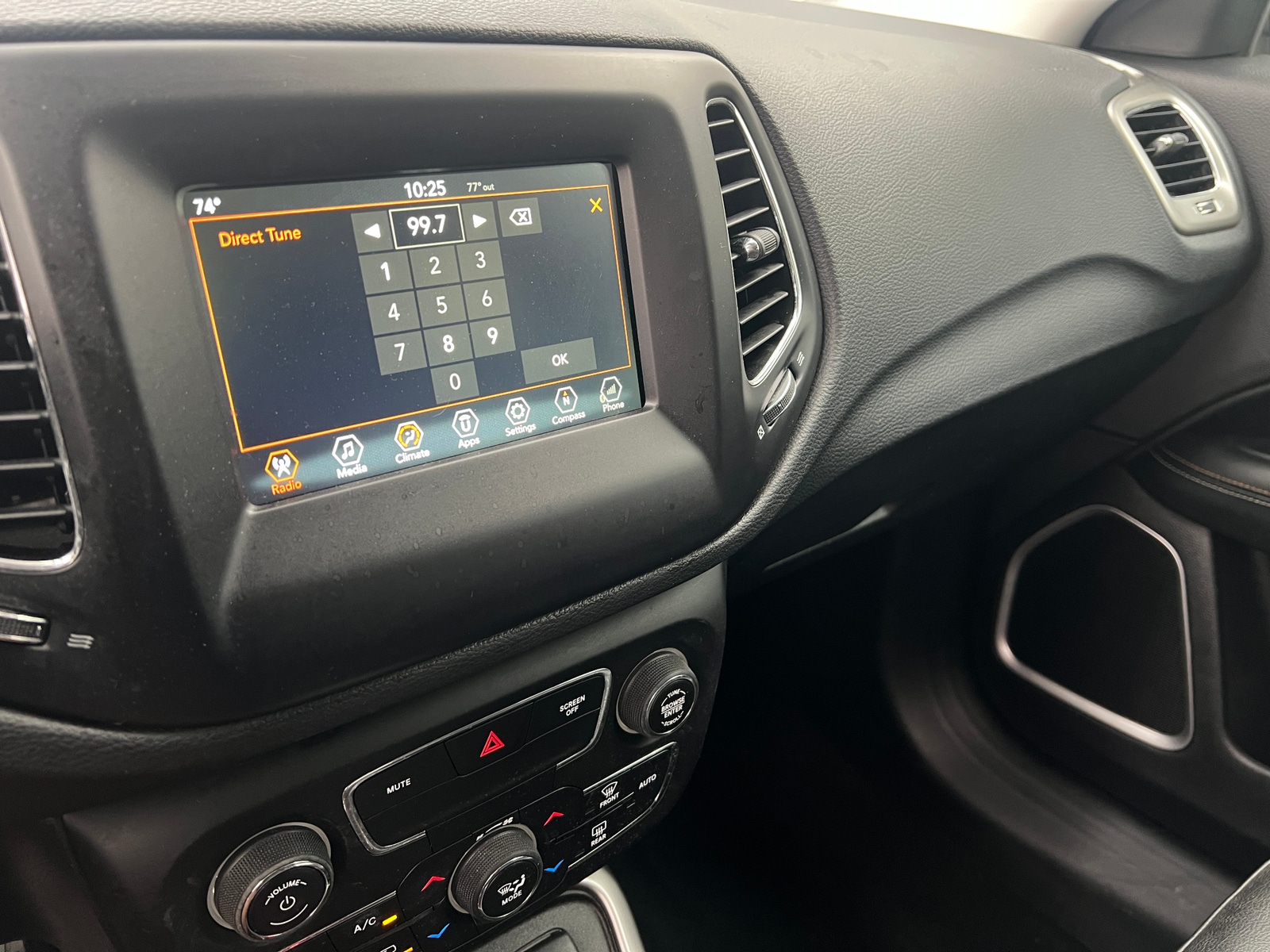 Thumbnail: 2018 Jeep Compass - 4